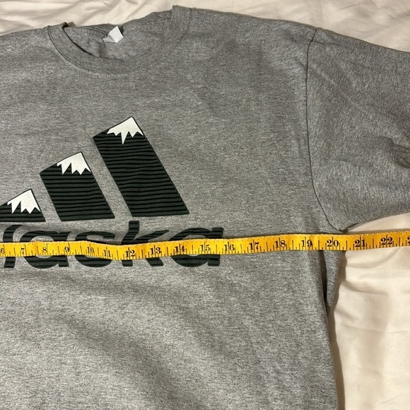 Alaska Mountain Top Adidas Logo TShirt size L - Picture 6 of 7